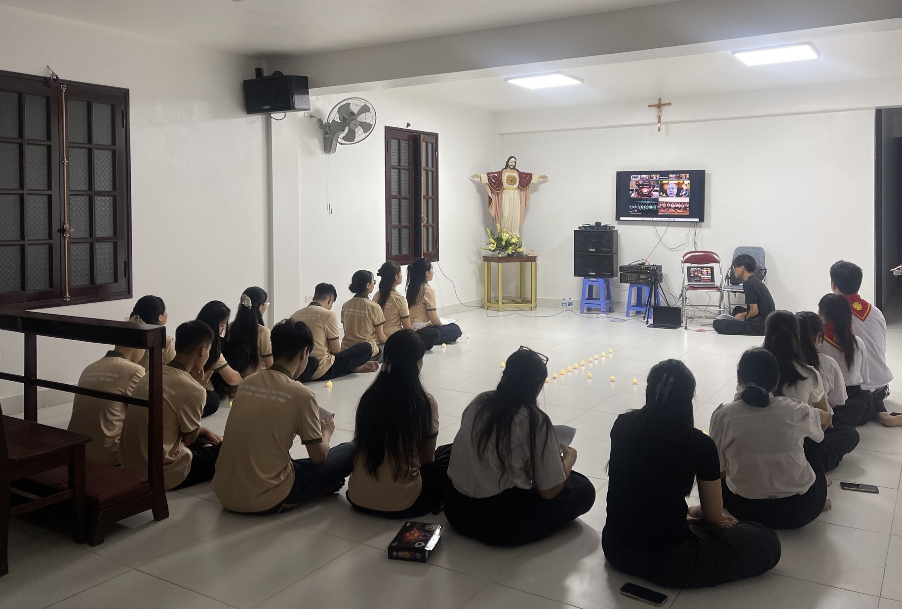 “Hãy giữ cho tình yêu gia đình và tình yêu quê hương luôn sống động!”